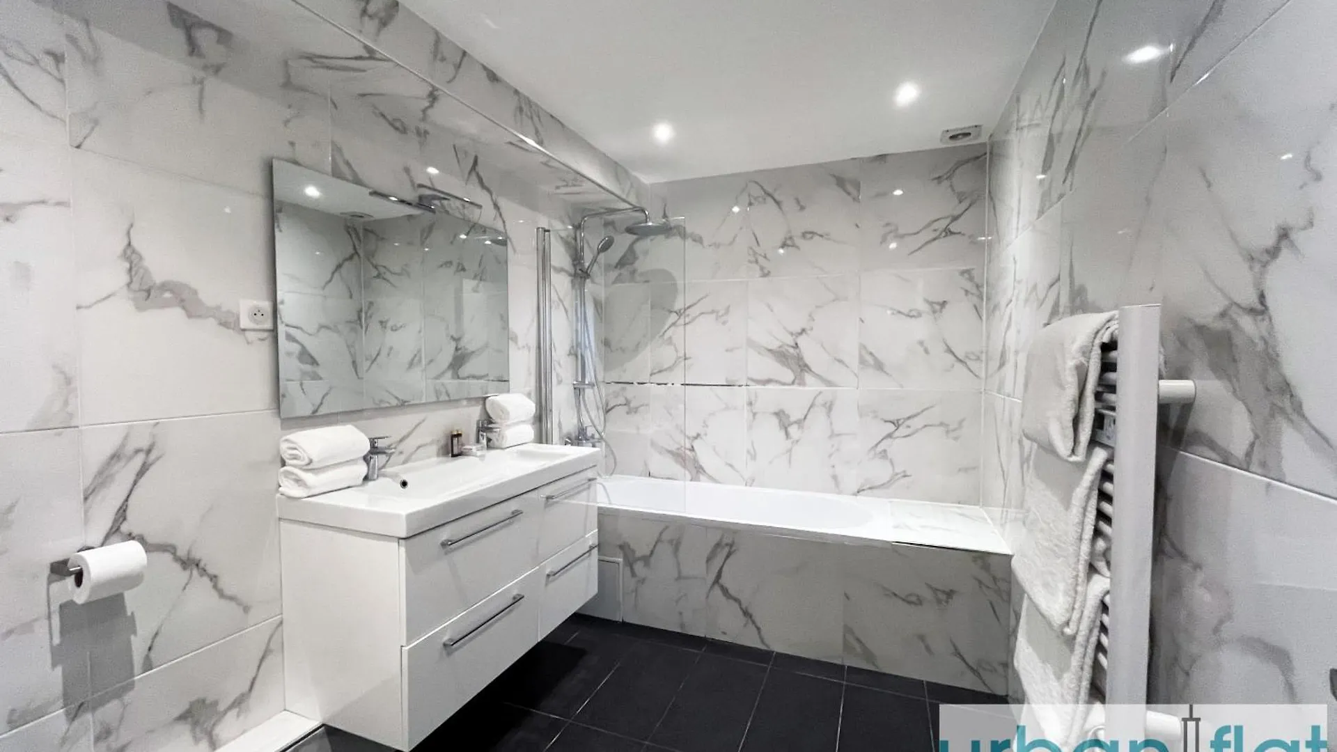 Apartment Urban Flat 182 - Spacious 4 Bedroom Flat In Paris France